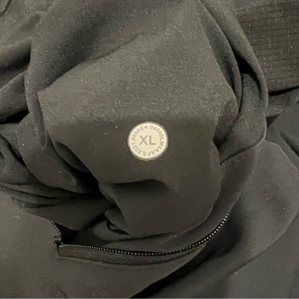 Lululemon Men's Black Lightweight Hooded Jacket - Picture 15 of 15